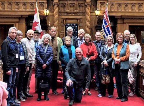 UVic Law Class of 1981 pose in house of commons for group photo